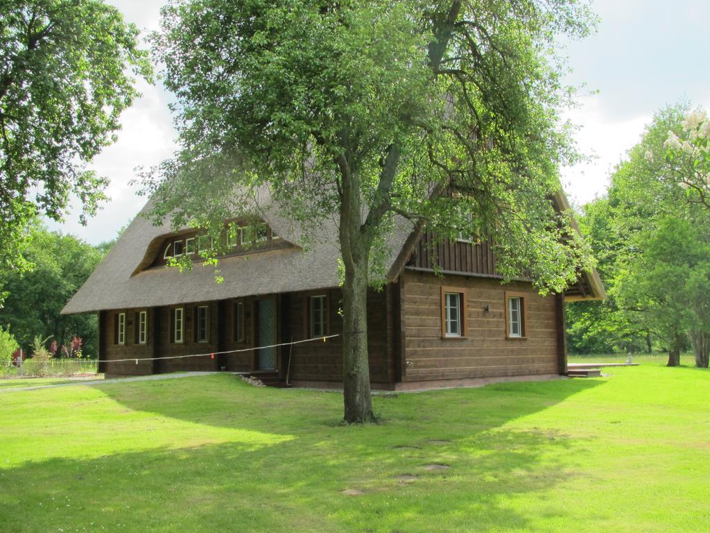 Exklusives Holzhaus Villa Burg  Ruang foto